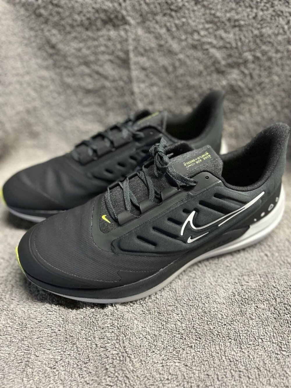 *NEW* ALL WEATHER Nike Air Winflo 9 Shield Black/White DM1106-001 (men's 12)